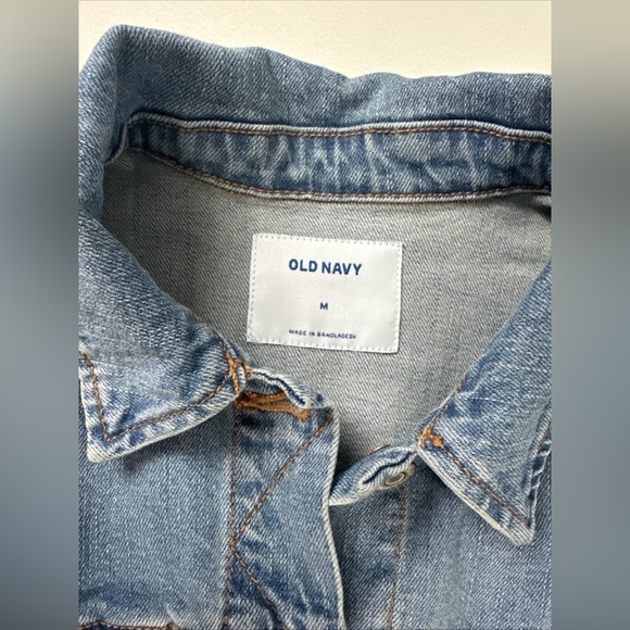 NWT Old Navy Denim Jacket Womens Sz M Blue Jeans Trucker Light Wash - Picture 4 of 8